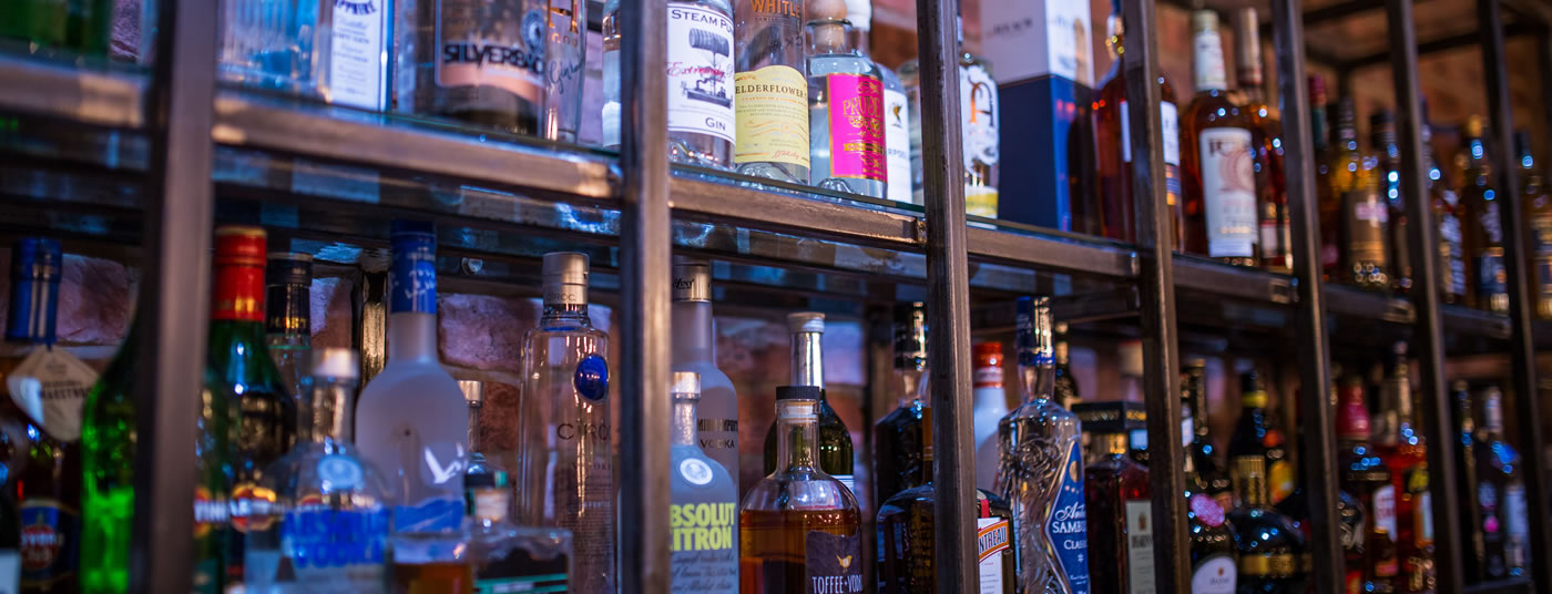 Treat yourself in our <strong>cocktail bar</strong>